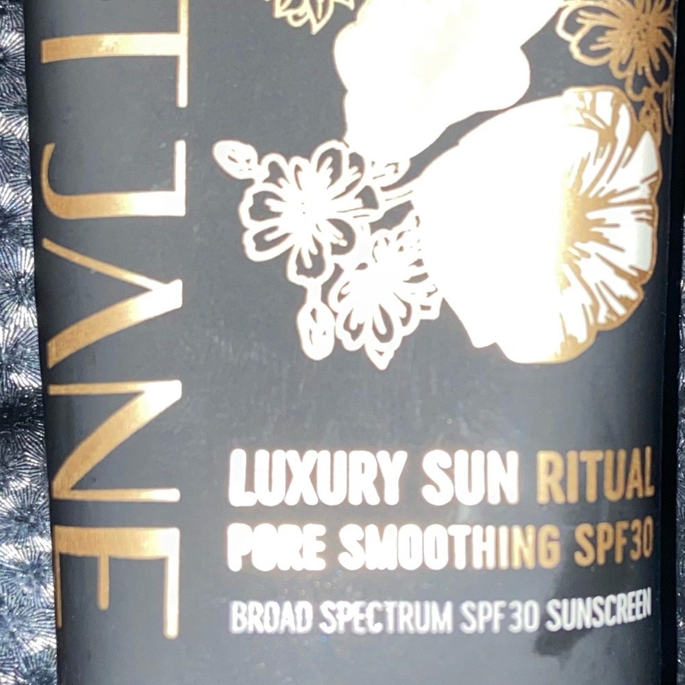 Luxury Sun Ritual SPF 30 Sunscreen - Black and Gold